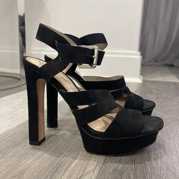 High heels - Picture 2 of 2